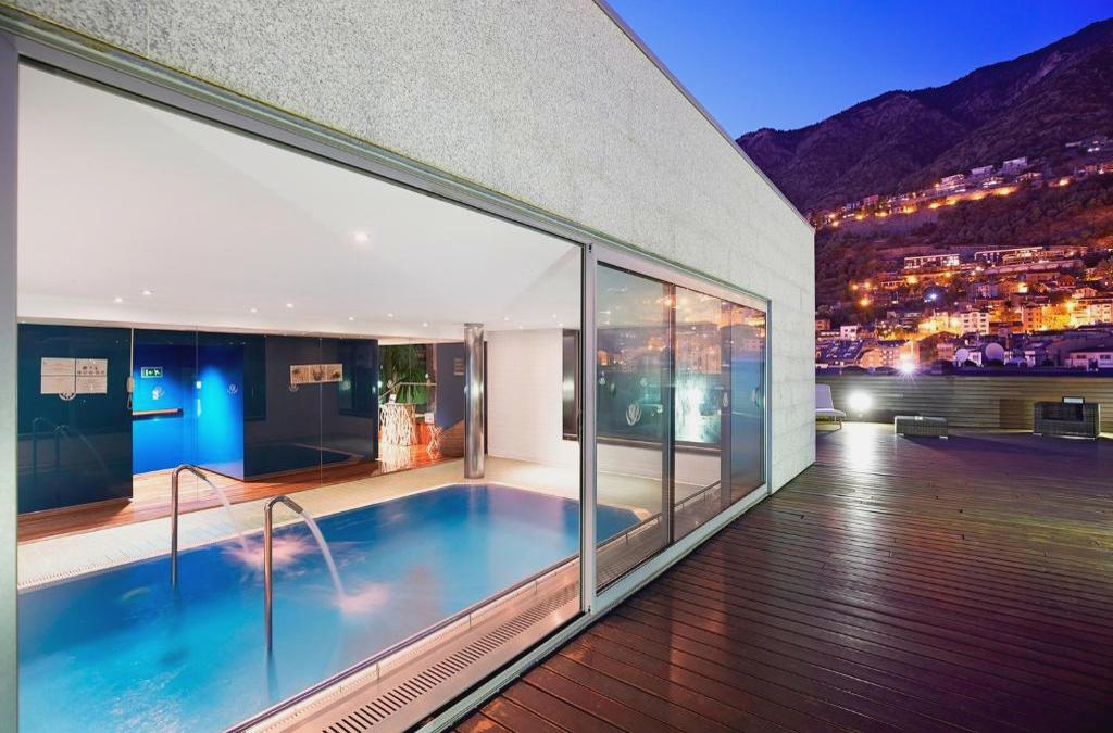 ¡Relax en Andorra! Hotel 4* y entradas para Caldea 