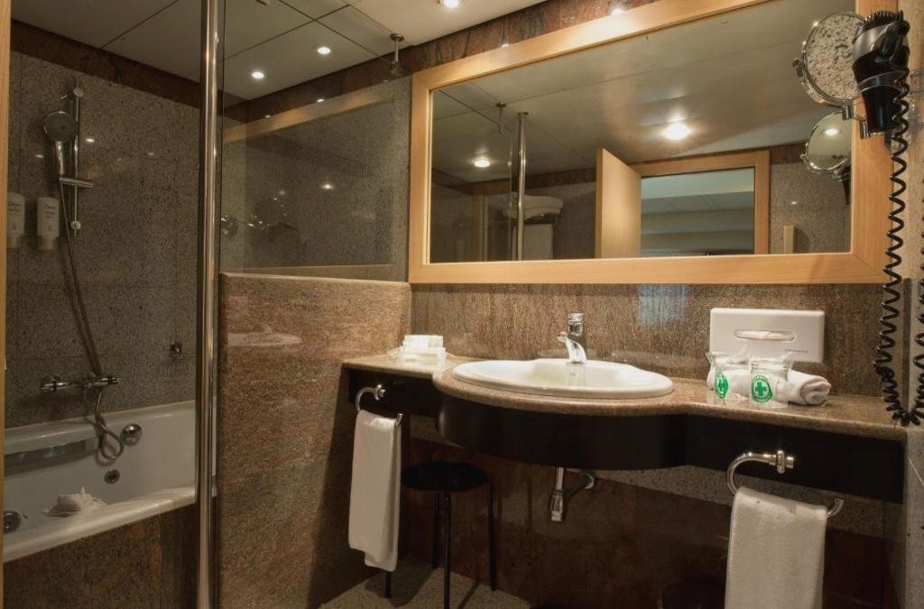 Andorra en hotel 5* céntrico y con SPA ¡Niños de 0 a 17 años gratis! - Suites Plaza Hotel & Wellness Andorra