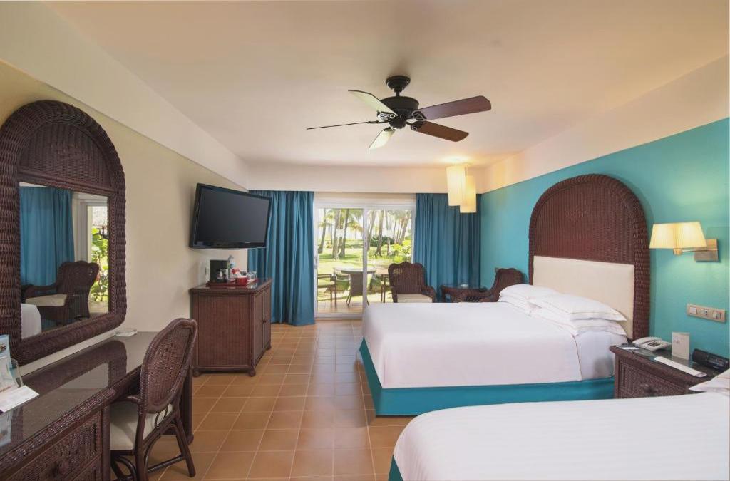 ¡Nos vamos al Caribe! Punta Cana con vuelos y Todo Incluido - Barceló Bávaro Beach (Adults only)