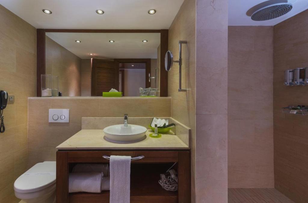¡Nos vamos al Caribe! Punta Cana con vuelos y Todo Incluido - Barceló Bávaro Beach (Adults only)