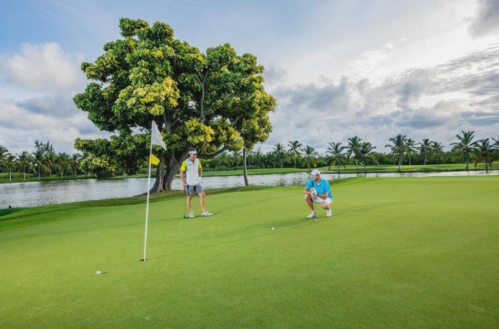 ¡Nos vamos al Caribe! Punta Cana con vuelos y Todo Incluido - Barceló Bávaro Beach (Adults only)