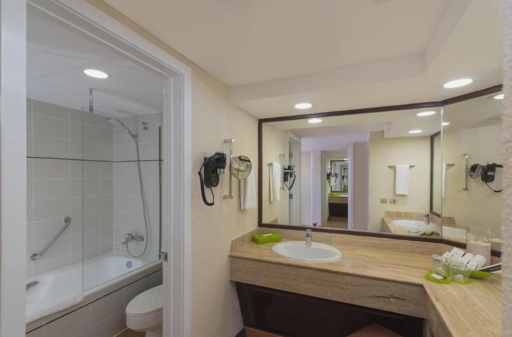 ¡Nos vamos al Caribe! Punta Cana con vuelos y Todo Incluido - Barceló Bávaro Beach (Adults only)