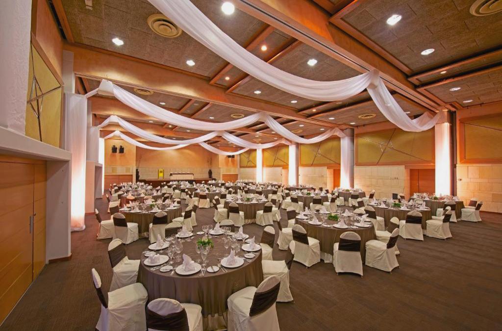 ¡Nos vamos al Caribe! Punta Cana con vuelos y Todo Incluido - Barceló Bávaro Beach (Adults only)