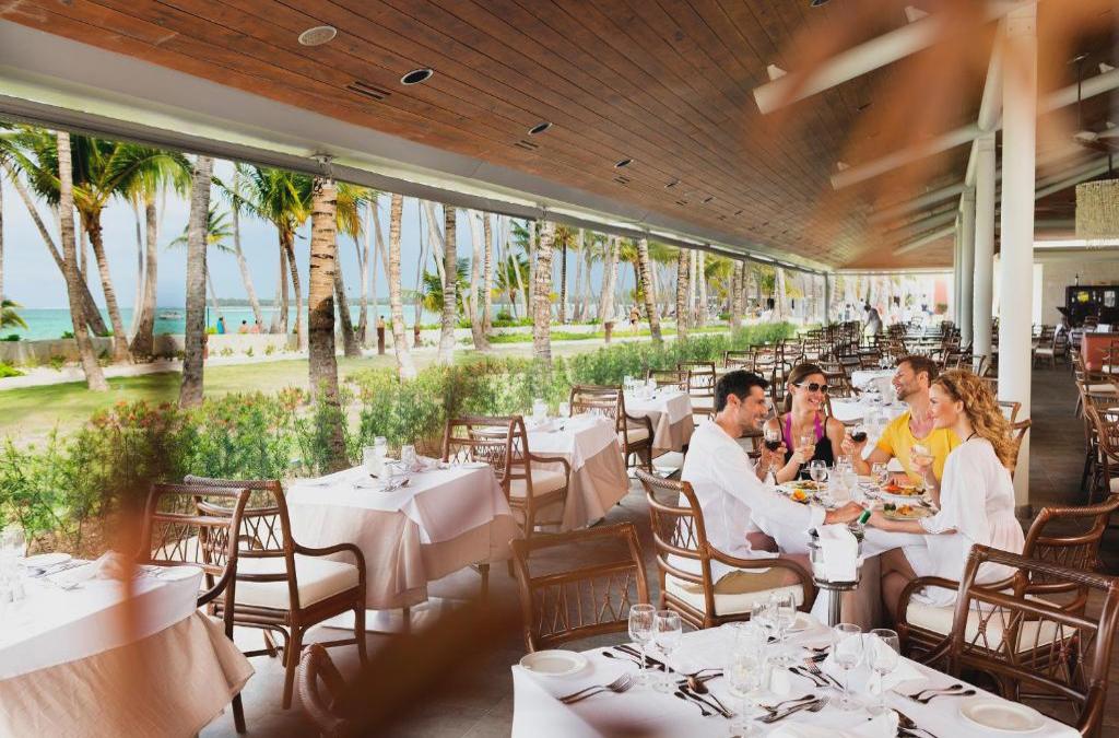 ¡Nos vamos al Caribe! Punta Cana con vuelos y Todo Incluido - Barceló Bávaro Beach (Adults only)