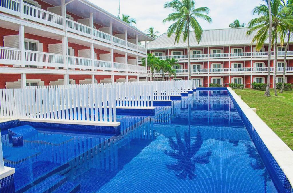 ¡Nos vamos al Caribe! Punta Cana con vuelos y Todo Incluido - Barceló Bávaro Beach (Adults only)