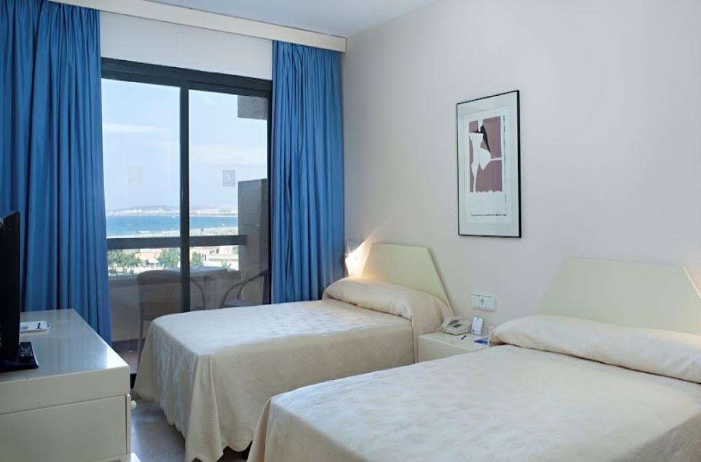 Costa de Almeria in a 4* hotel with Water Slides, 1st child free!