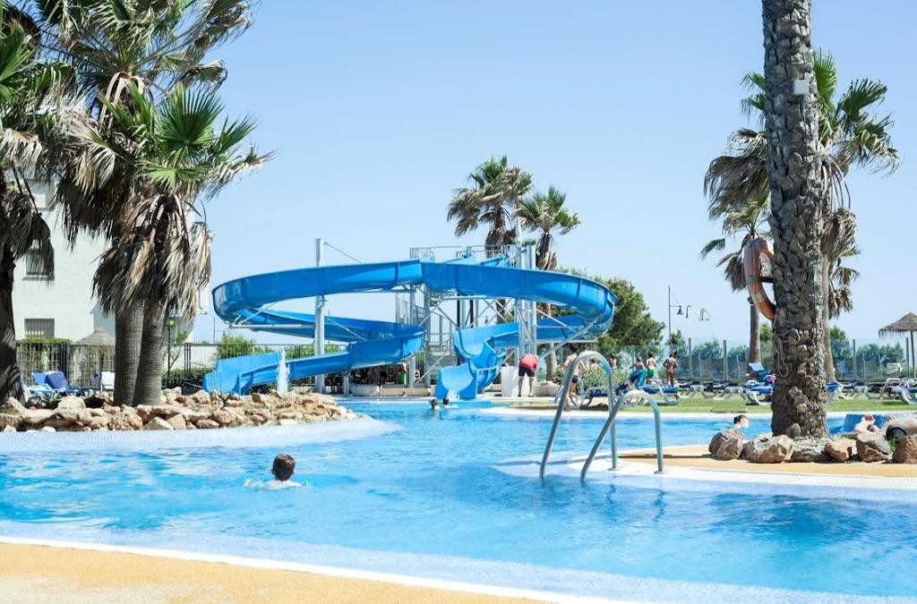 Costa de Almeria in a 4* hotel with Water Slides, 1st child free!