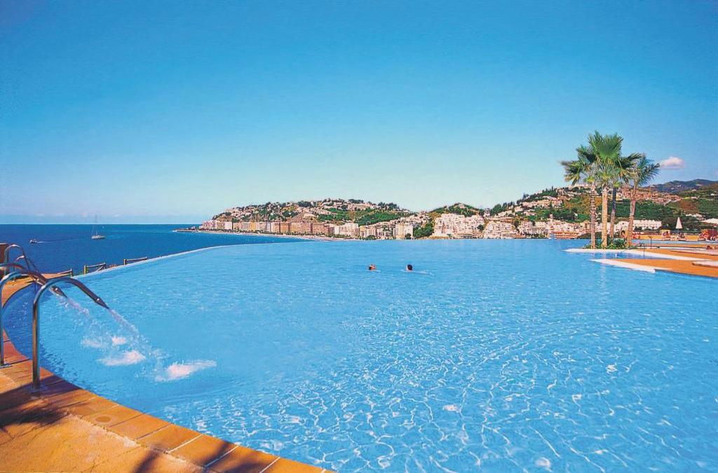 Última hora en la Costa Tropical granadina y hotel 4* al lado de la playa
