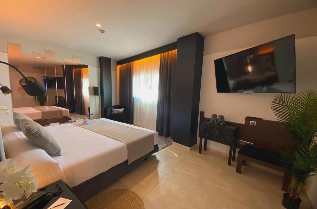 Escapada Adults Only 4*: primera línea de playa y vistas al mar en Almuñécar - ON ALETA ROOM designed for adults