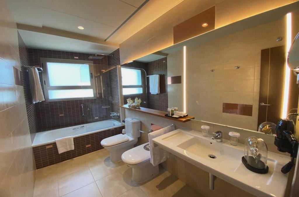 Escapada Adults Only 4*: primera línea de playa y vistas al mar en Almuñécar - ON ALETA ROOM designed for adults