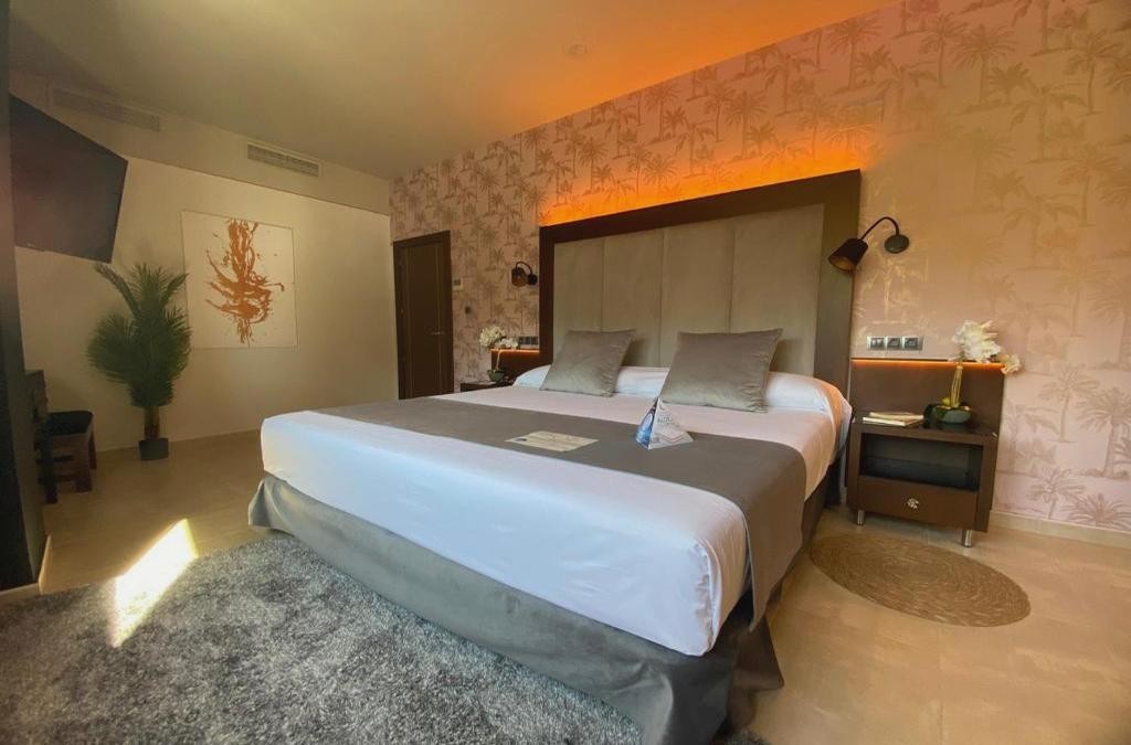 Escapada Adults Only 4*: primera línea de playa y vistas al mar en Almuñécar - ON ALETA ROOM designed for adults