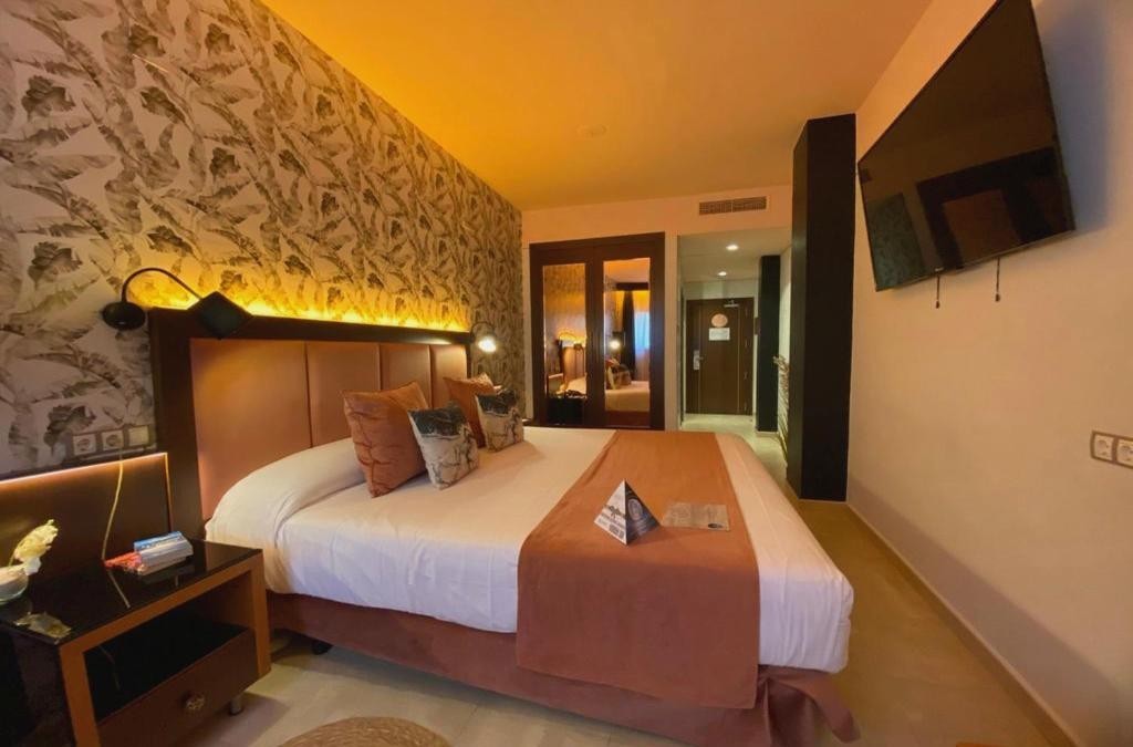 Escapada Adults Only 4*: primera línea de playa y vistas al mar en Almuñécar - ON ALETA ROOM designed for adults
