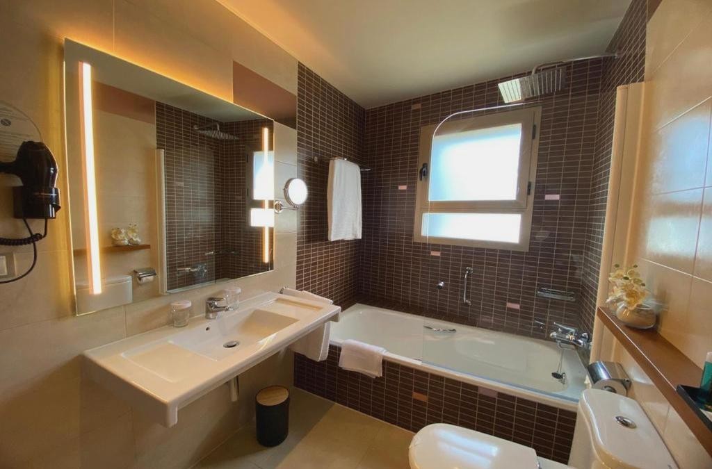 Escapada Adults Only 4*: primera línea de playa y vistas al mar en Almuñécar - ON ALETA ROOM designed for adults