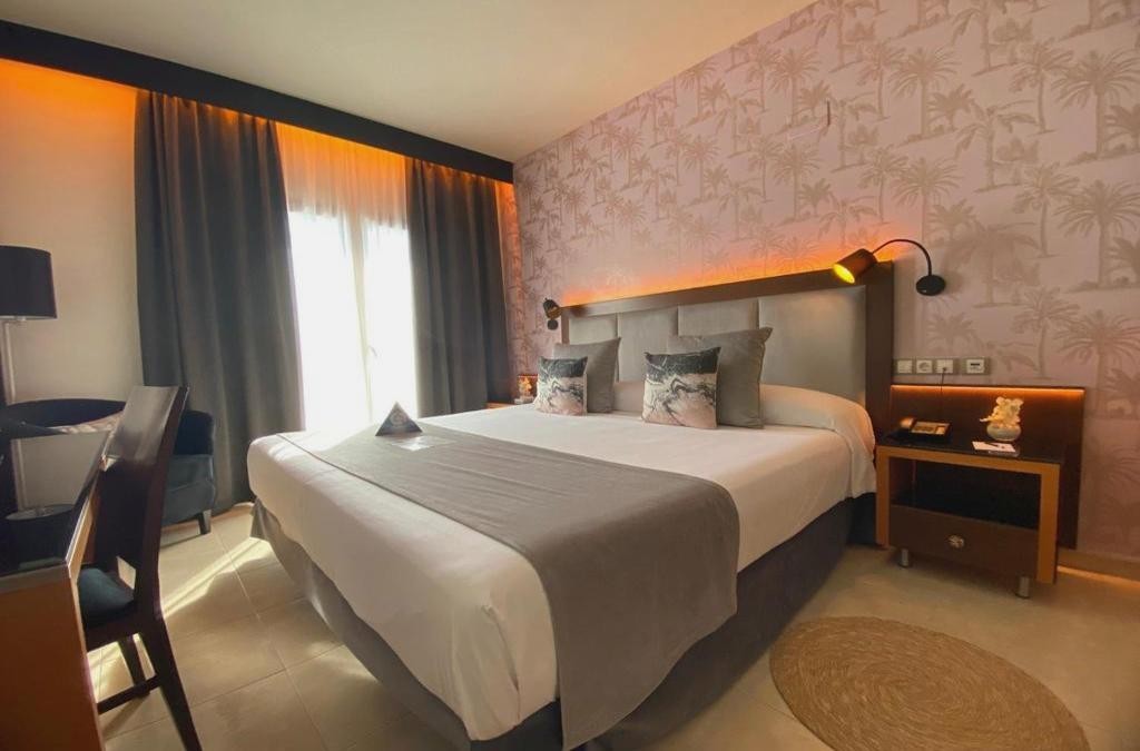 Escapada Adults Only 4*: primera línea de playa y vistas al mar en Almuñécar - ON ALETA ROOM designed for adults