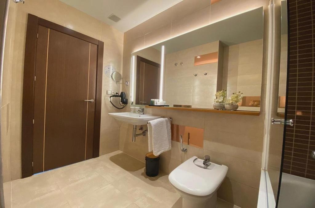 Escapada Adults Only 4*: primera línea de playa y vistas al mar en Almuñécar - ON ALETA ROOM designed for adults