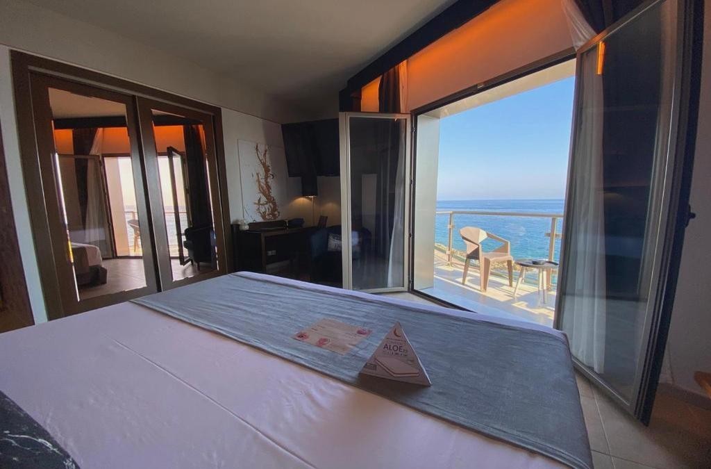 Escapada Adults Only 4*: primera línea de playa y vistas al mar en Almuñécar - ON ALETA ROOM designed for adults