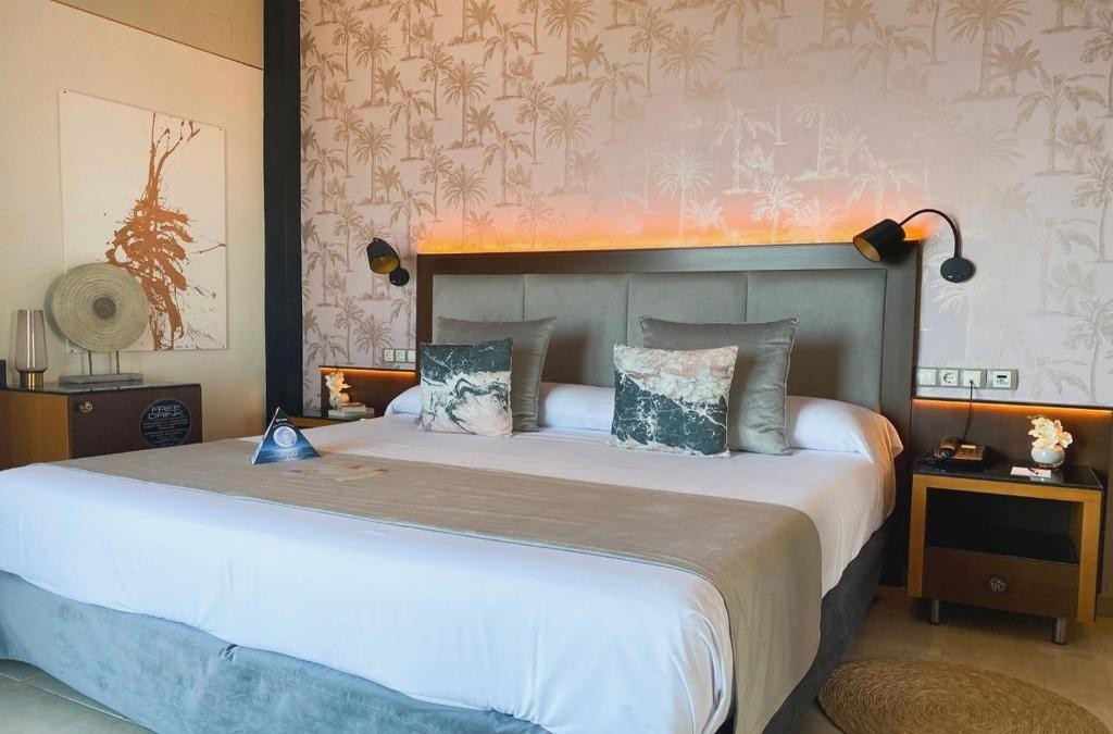 Escapada Adults Only 4*: primera línea de playa y vistas al mar en Almuñécar - ON ALETA ROOM designed for adults