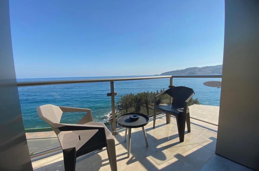Escapada Adults Only 4*: primera línea de playa y vistas al mar en Almuñécar - ON ALETA ROOM designed for adults