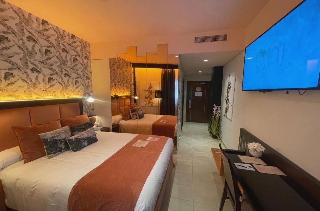 Escapada Adults Only 4*: primera línea de playa y vistas al mar en Almuñécar - ON ALETA ROOM designed for adults