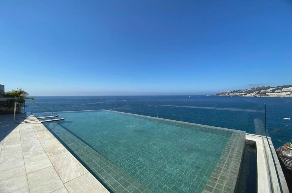 Escapada Adults Only 4*: primera línea de playa y vistas al mar en Almuñécar - ON ALETA ROOM designed for adults