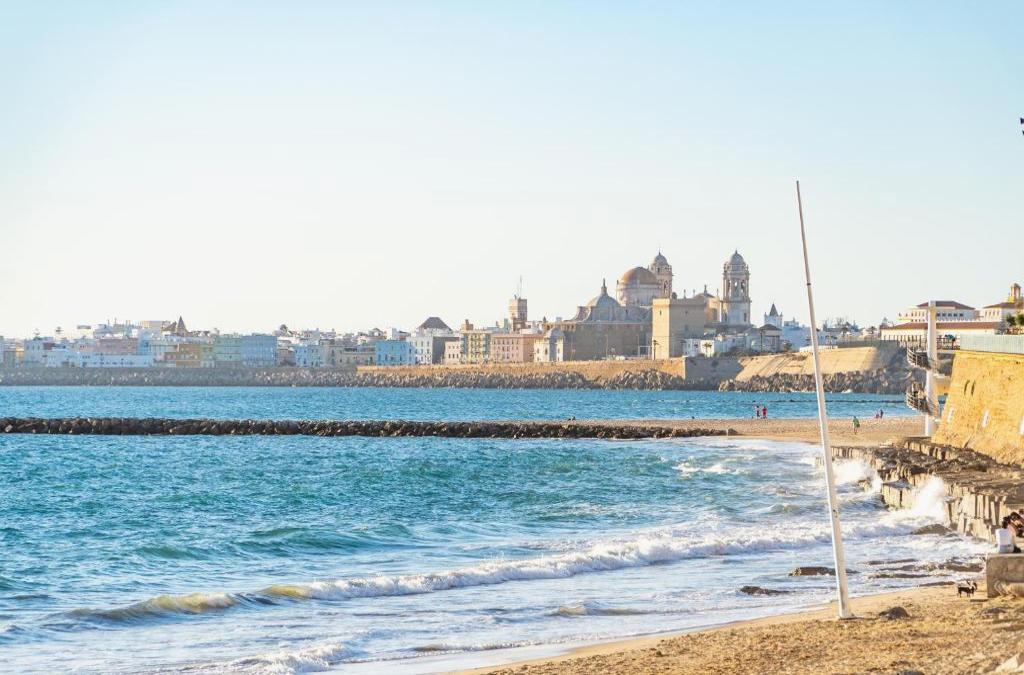 Despierta con la brisa de Cádiz en hotel 4*