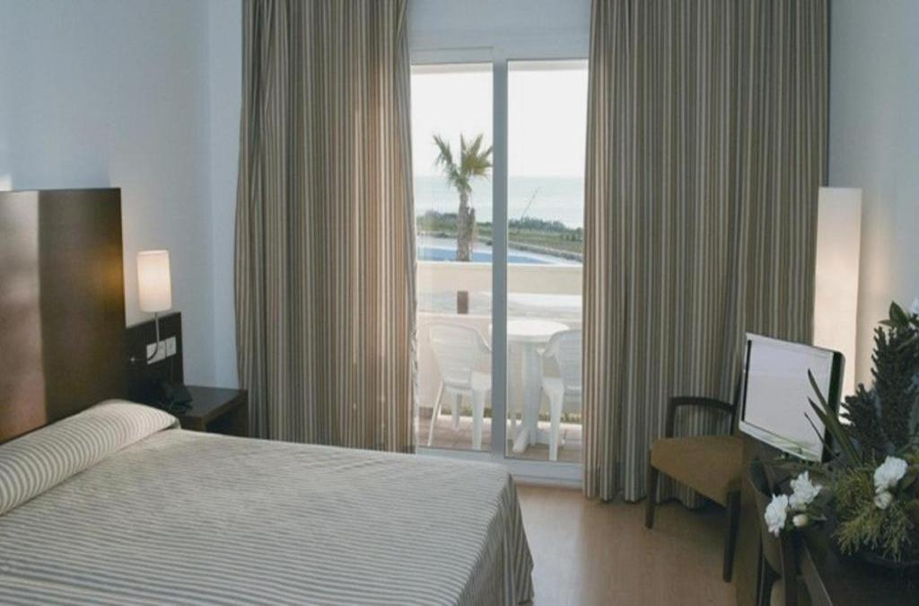 Beach & Family: 4* Hotel in Cadiz