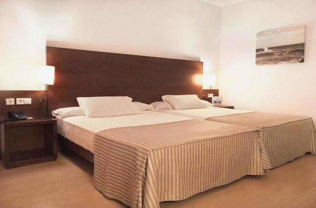 Beach & Family: 4* Hotel in Cadiz