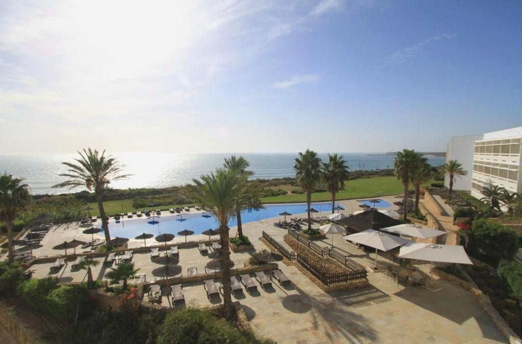 Conil de la Frontera en primera línea de playa - Hotel Garbí Costa Luz