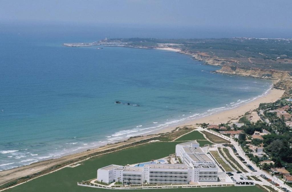 Conil de la Frontera en primera línea de playa - Hotel Garbí Costa Luz