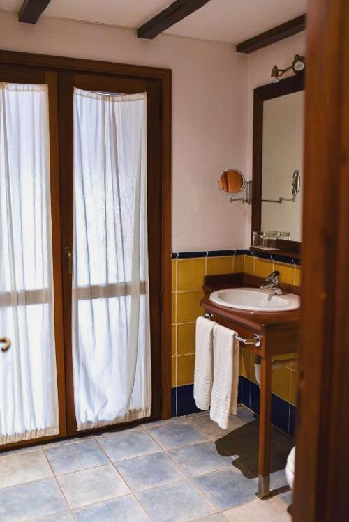 Descubre el Puerto de Santa María en hotel 4* (Cádiz) - (ThePlace) Bodega Real