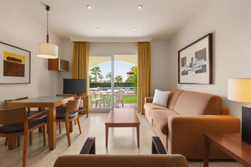 Ramada Hotel & Suites by Wyndham Costa del Sol
