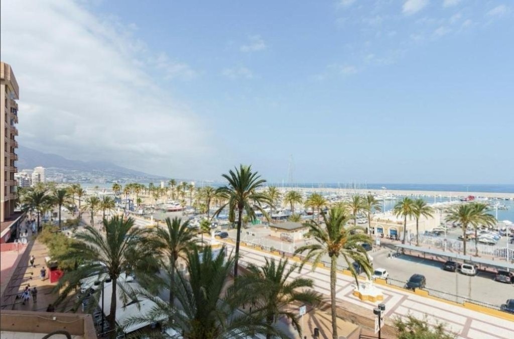 Fuengirola te espera entre chiringuitos, sol y paseos junto al mar - Las Palmeras Affiliated by FERGUS