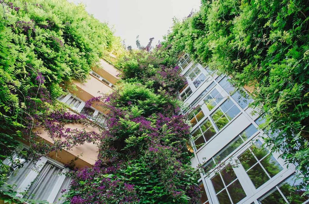 Discover the magic of Granada staying in a 4* hotel