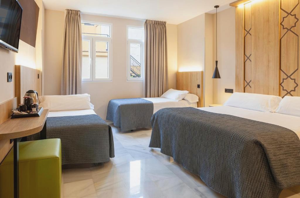 Hotel en pleno centro de Granada con desayunos - Porcel Navas