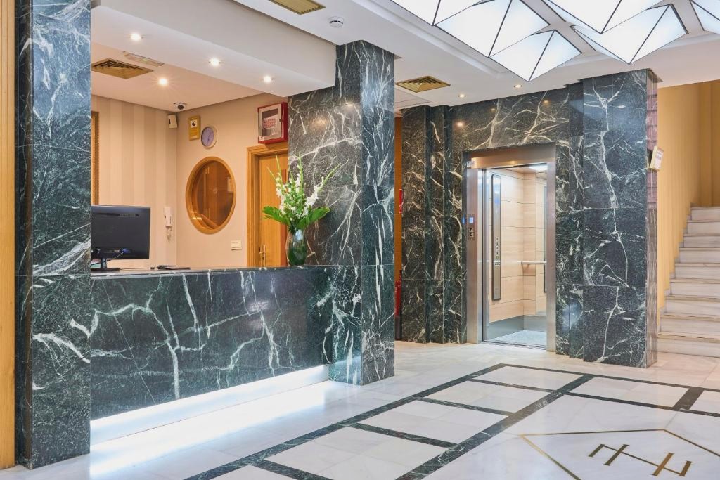 Hotel en pleno centro de Granada con desayunos - Porcel Navas
