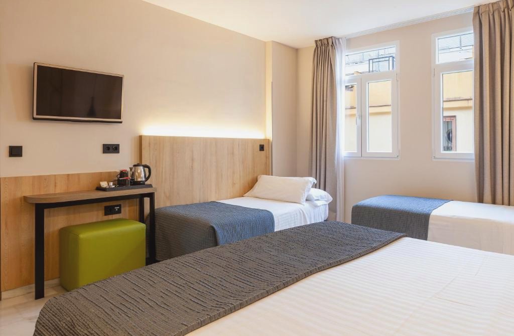 Hotel en pleno centro de Granada con desayunos - Porcel Navas
