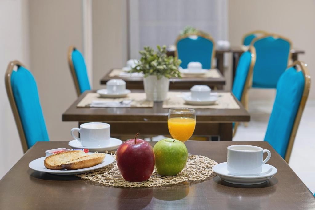 Hotel en pleno centro de Granada con desayunos - Porcel Navas