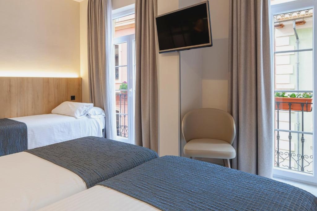 Hotel en pleno centro de Granada con desayunos - Porcel Navas