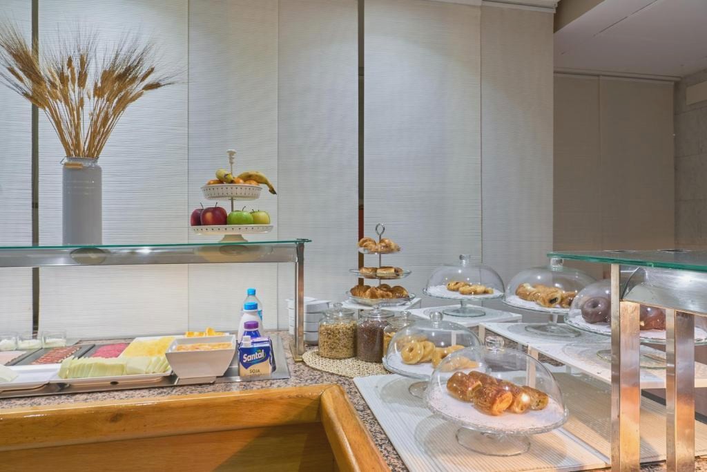 Hotel en pleno centro de Granada con desayunos