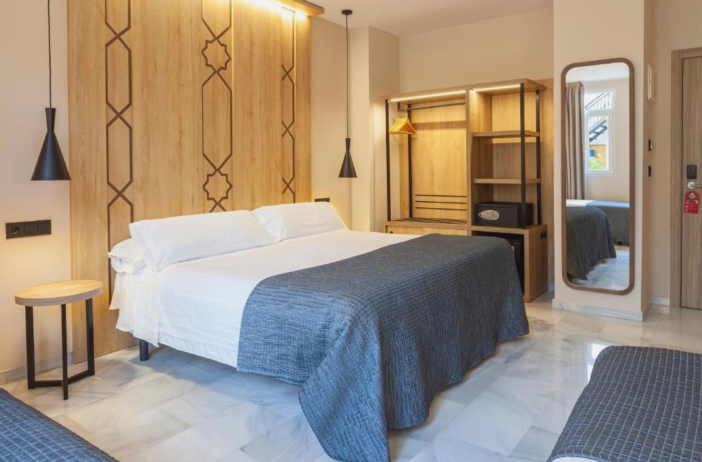 Hotel en pleno centro de Granada con desayunos - Porcel Navas