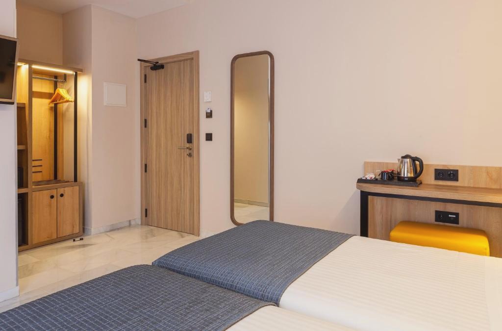 Hotel en pleno centro de Granada con desayunos - Porcel Navas
