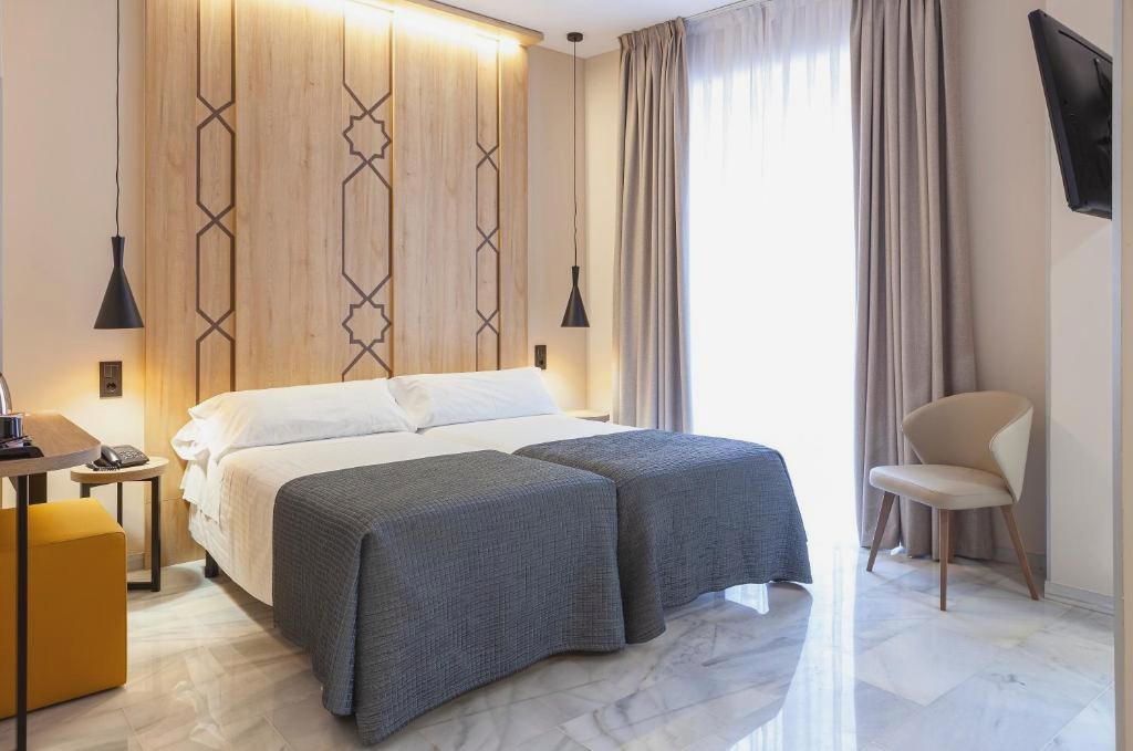 Hotel en pleno centro de Granada con desayunos - Porcel Navas