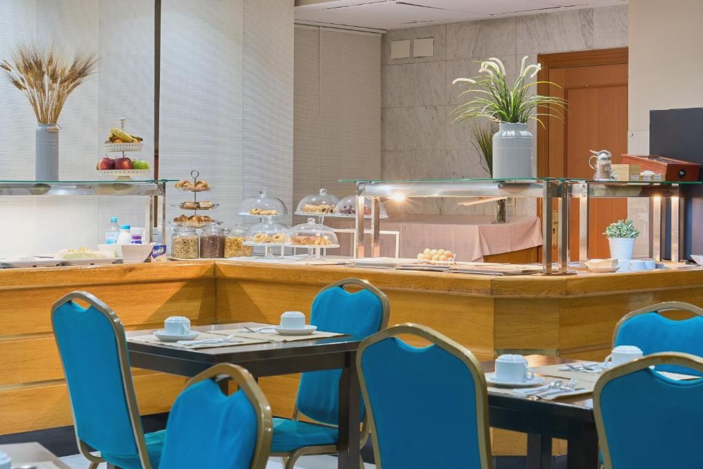 Hotel en pleno centro de Granada con desayunos - Porcel Navas