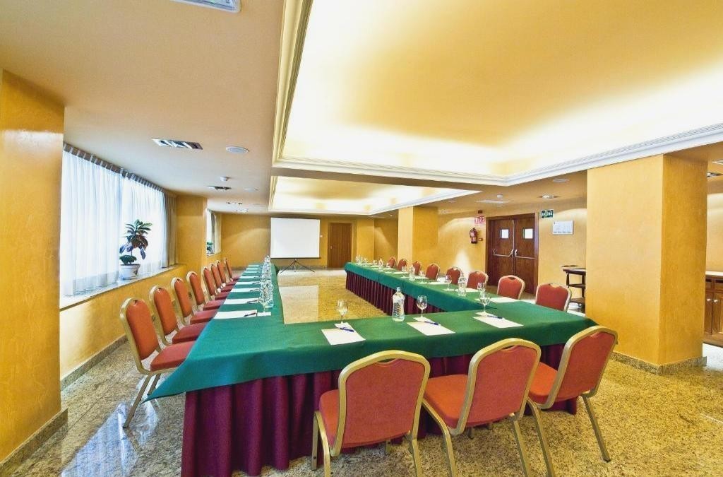 Granada a tu alcance: confort y elegancia 4* - Senator Granada Lifestyle Collection