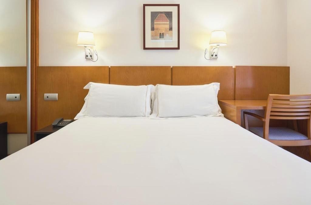 Granada a tu alcance: confort y elegancia 4* - Senator Granada Lifestyle Collection