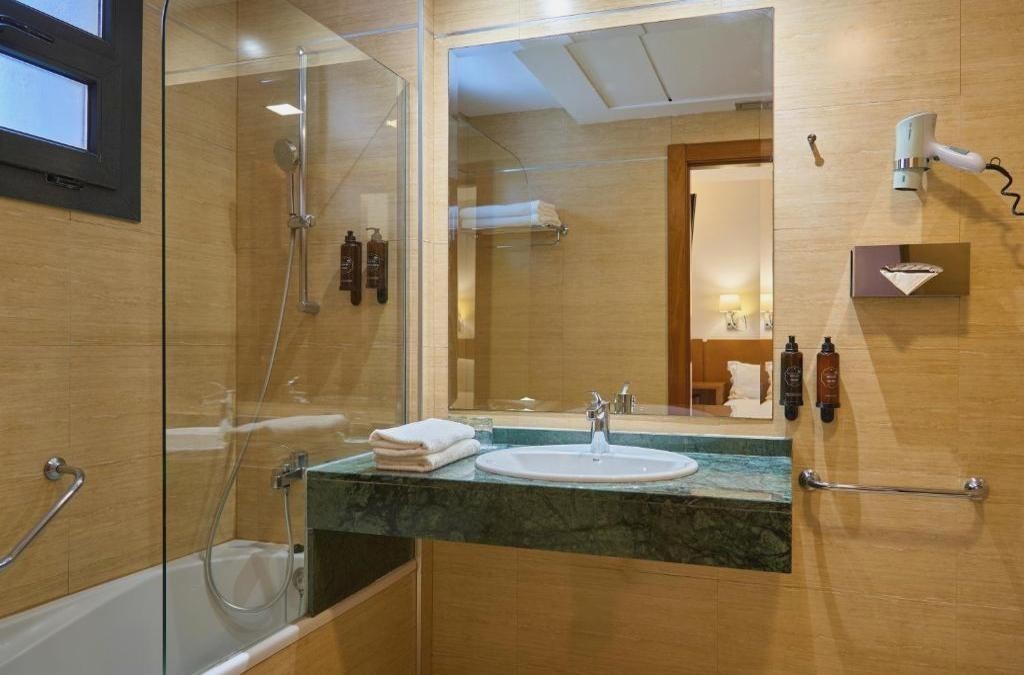 Granada a tu alcance: confort y elegancia 4* - Senator Granada Lifestyle Collection
