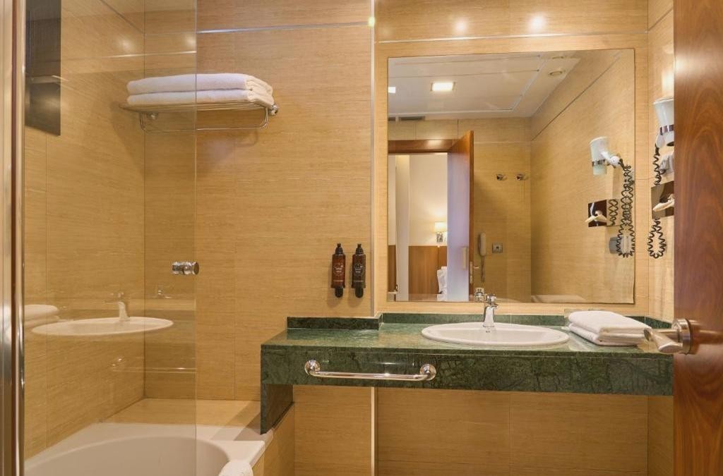 Granada a tu alcance: confort y elegancia 4* - Senator Granada Lifestyle Collection