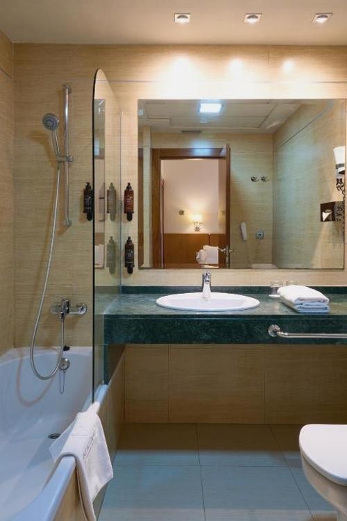 Granada a tu alcance: confort y elegancia 4* - Senator Granada Lifestyle Collection