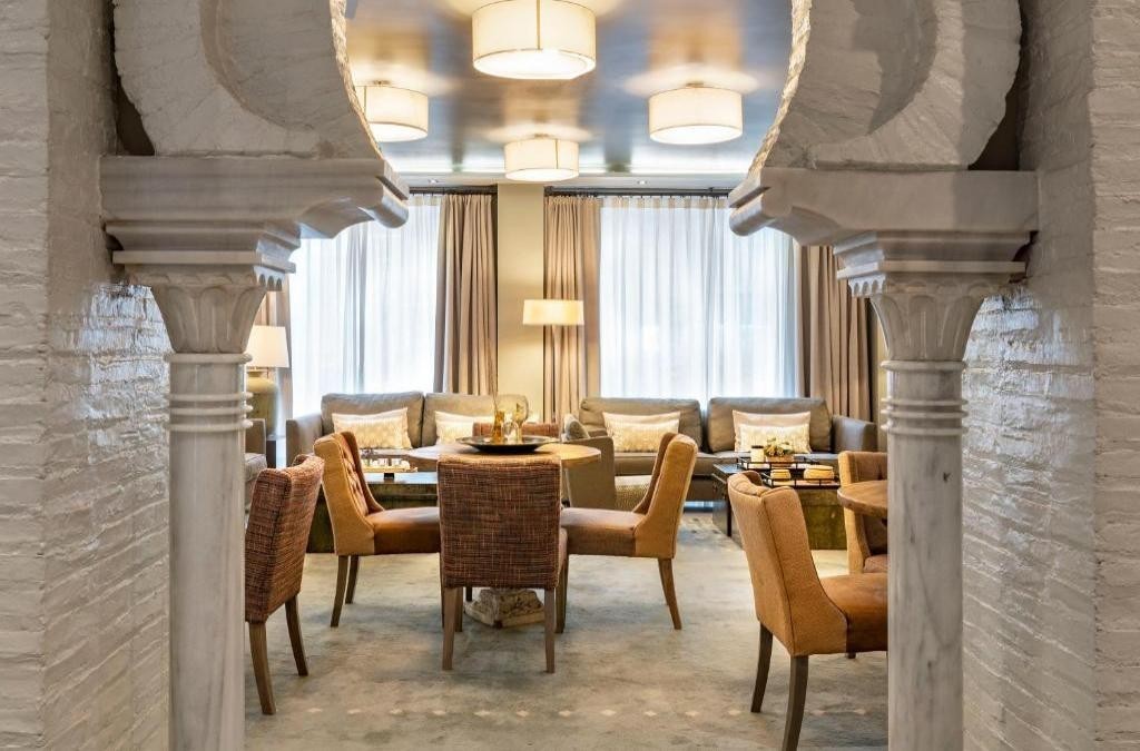 Sleep in the center of Granada in a luxurious 4* hotel