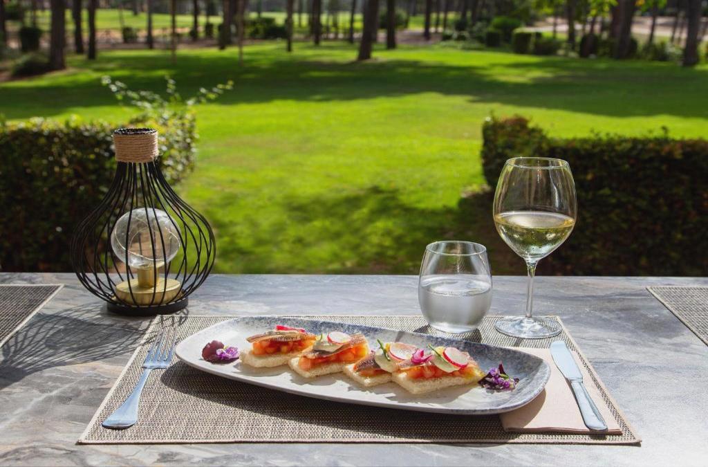 ¡Una escapada para mimarte! Resort 4* en Huelva con wellness ilimitado - DoubleTree by Hilton Islantilla Beach Golf Resort